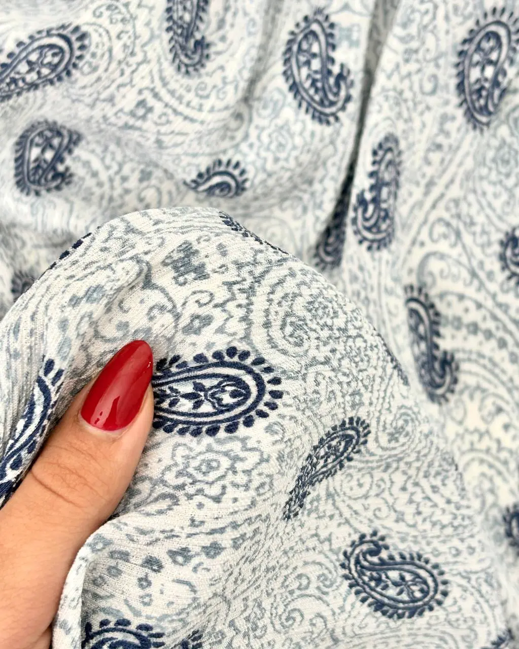 شال سرمه ای سفید